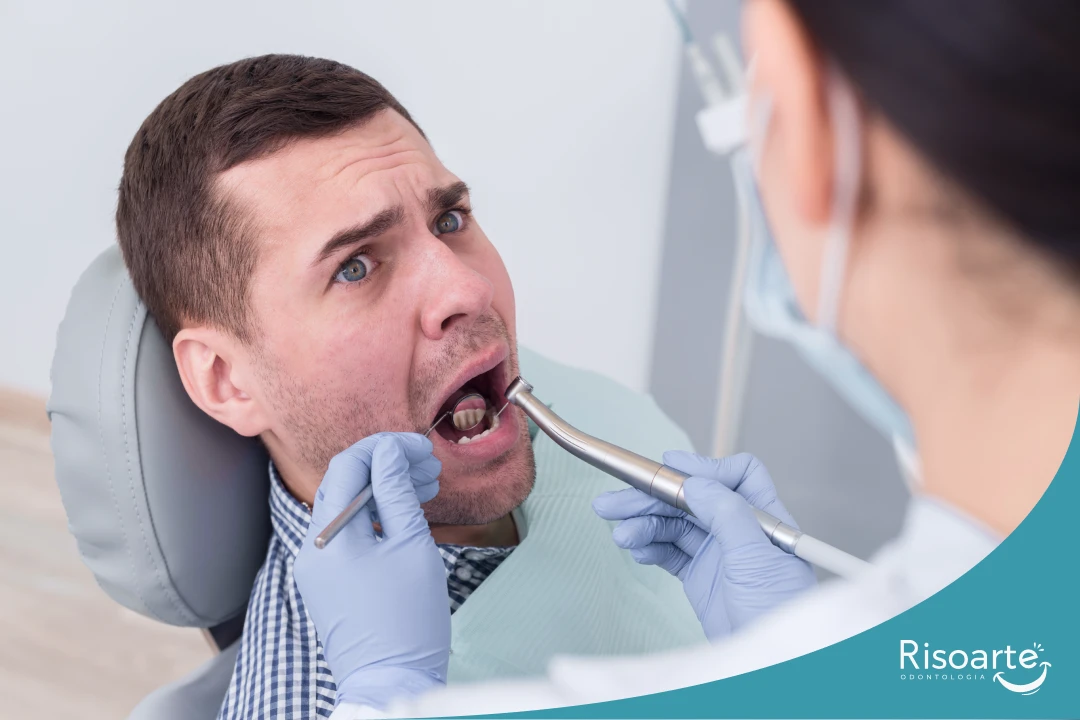 Paciente em consulta odontológica com medo de dentista em clínica na Mooca