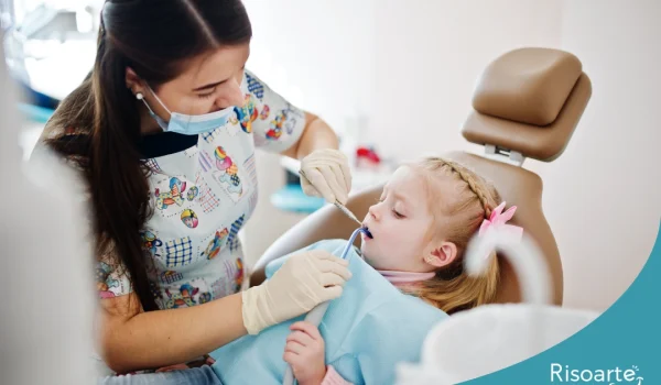 Consulta de odontopediatria para crianças em clínica odontológica na Mooca